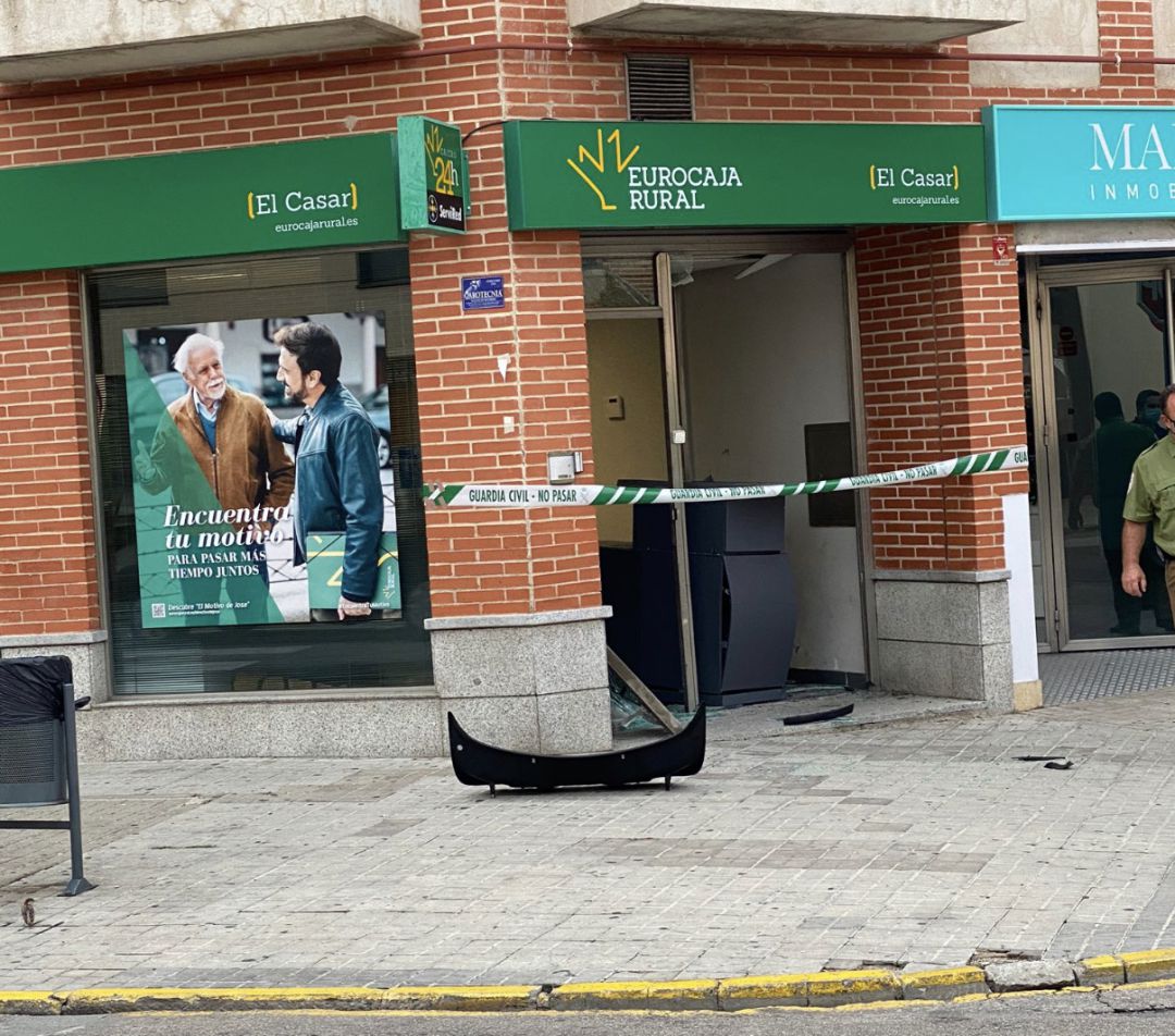 Alunizaje contra la oficina de Caja Rural en El Casar Alunizaje contra la oficina de Caja Rural en El Casar