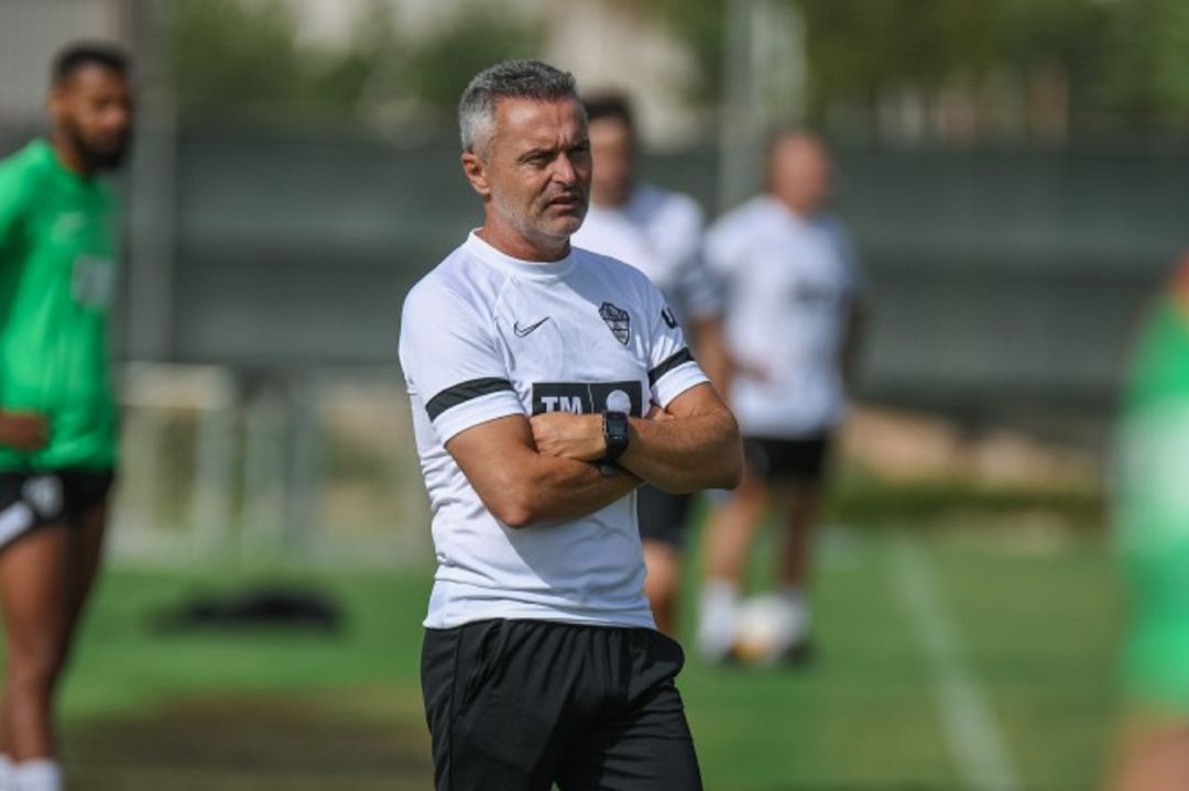 Fran Escribá durante un entrenamiento del Elche Fran Escribá durante un entrenamiento del Elche
