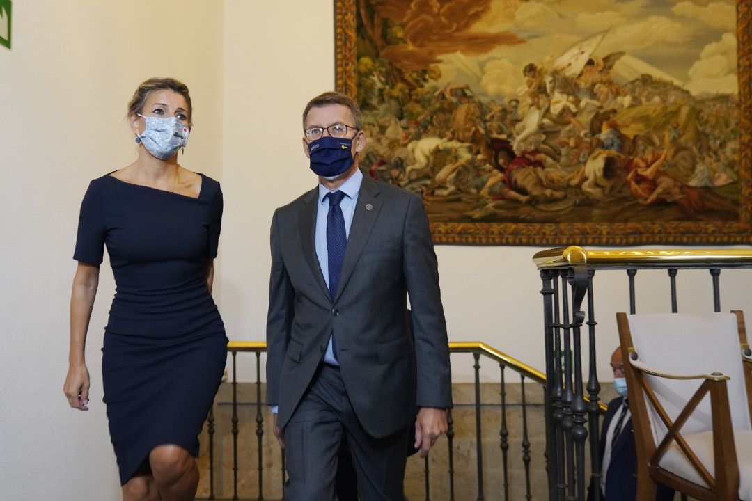 El presidente de la Xunta, Alberto Núñez Feijóo, y la vicepresidenta segunda del Gobierno y ministra de Trabajo, Yolanda Díaz, a su llegada una reunión entre ambos, a 17 de septiembre de 2021, en Santiago de Compostela, A Coruña, Galicia, (España). El encuentro entre ambos mandatarios tiene como objetivo profundizar en la agenda económica de asuntos de interés para Galicia y abordar la “crisis industrial” en las fábricas gallegas donde podrían peligrar 15.000 empleos. Otro de los puntos de interés para el presidente gallego es conocer el reparto y gestión de los fondos europeos de recuperación.
El presidente de la Xunta, Alberto Núñez Feijóo, y la vicepresidenta segunda del Gobierno y ministra de Trabajo, Yolanda Díaz, a su llegada una reunión entre ambos, a 17 de septiembre de 2021, en Santiago de Compostela, A Coruña, Galicia, (España). El encuentro entre ambos mandatarios tiene como objetivo profundizar en la agenda económica de asuntos de interés para Galicia y abordar la “crisis industrial” en las fábricas gallegas donde podrían peligrar 15.000 empleos. Otro de los puntos de interés para el presidente gallego es conocer el reparto y gestión de los fondos europeos de recuperación.