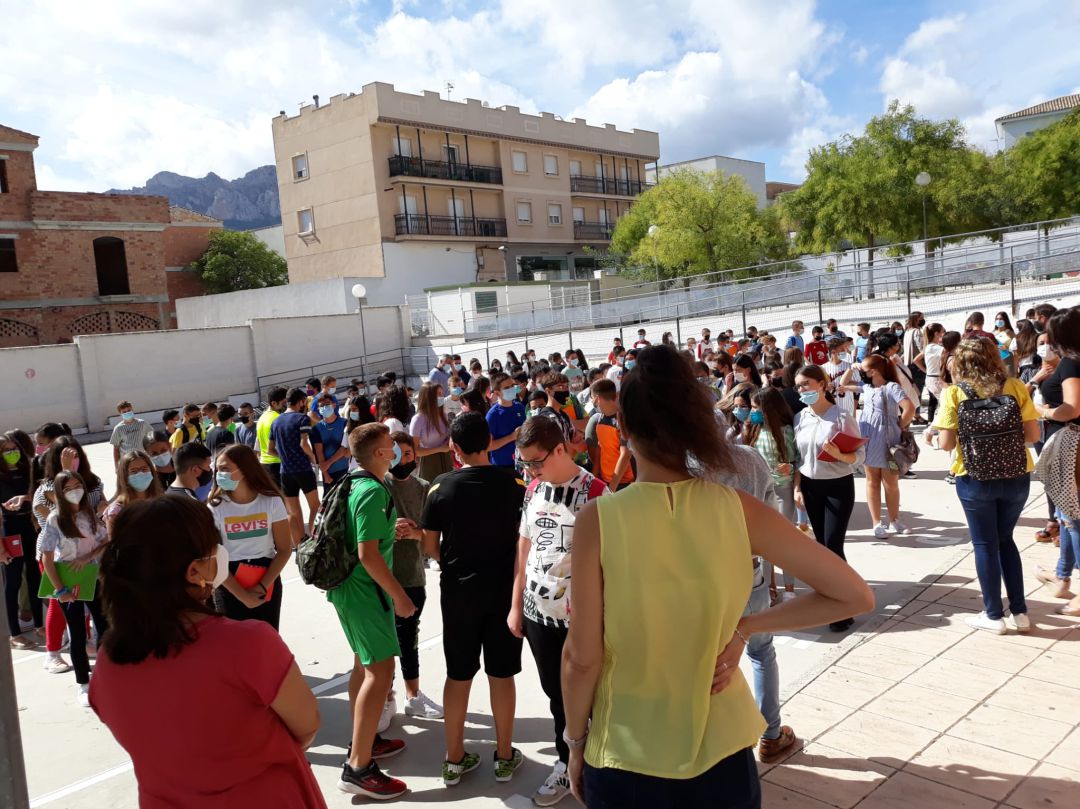 Momento de la incoporación de las alumnas y alumnos de primero de ESO Momento de la incoporación de las alumnas y alumnos de primero de ESO