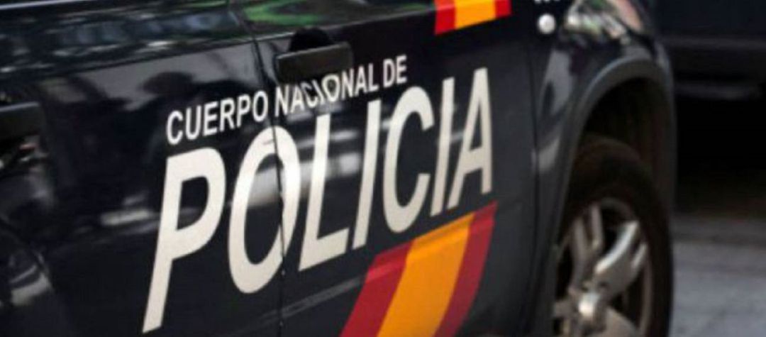 La Policía Nacional investiga el robo cometido esta madrugada en una platería y taller de joyería de Lorca. La Policía Nacional investiga el robo cometido esta madrugada en una platería y taller de joyería de Lorca.