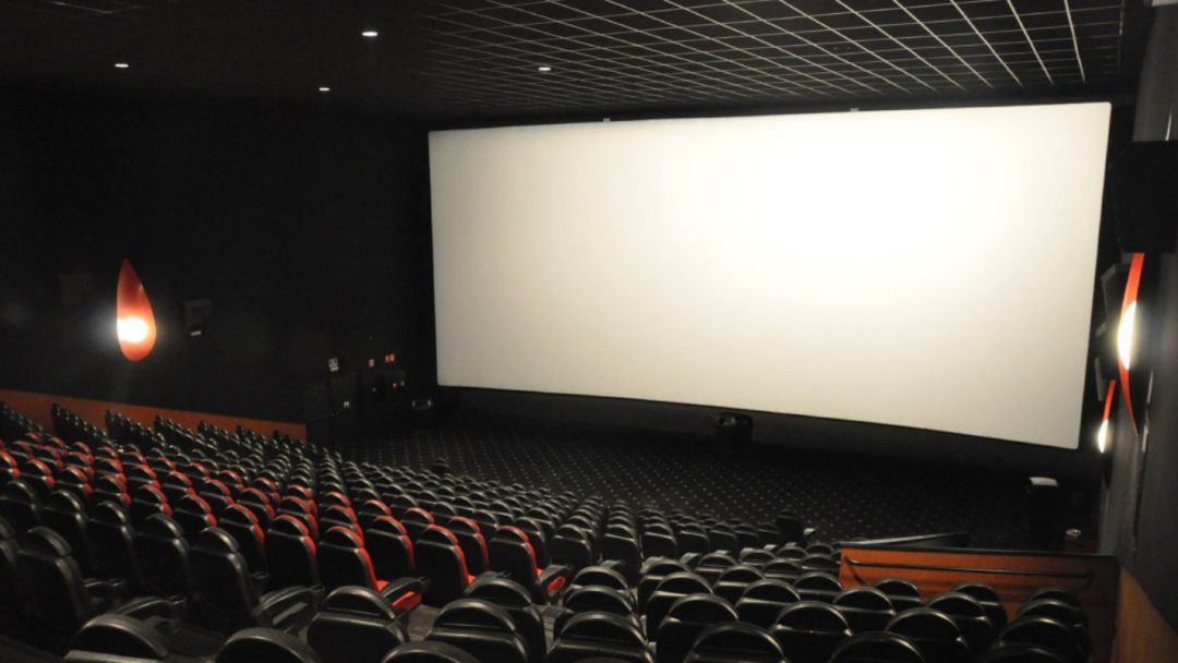 Imagen de archivo de una sala de cine. Imagen de archivo de una sala de cine.