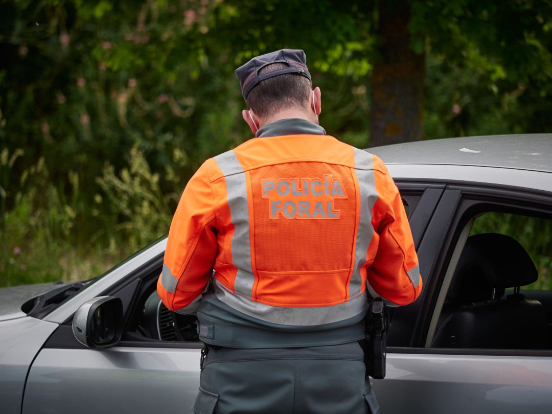 La Policía Foral de Navarra identifica a una persona durante un control de narcotest realizado en Pamplona La Policía Foral de Navarra identifica a una persona durante un control de narcotest realizado en Pamplona