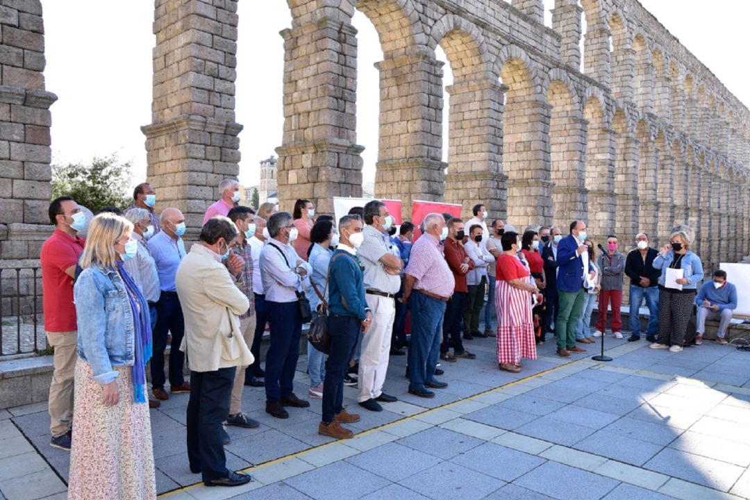 Alcaldes socialistas exigen a la Junta la "inmediata paralización" de la reforma sanitaria en Segovia Alcaldes socialistas exigen a la Junta la "inmediata paralización" de la reforma sanitaria en Segovia