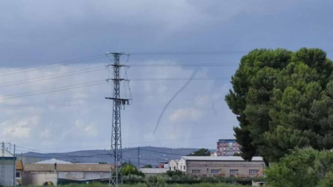 Foto del tornado captado en Villena dirección Almansa Foto del tornado captado en Villena dirección Almansa