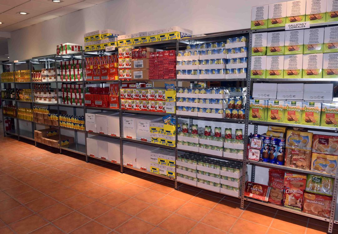 Alimentos para repartir por la Oficina de Emergencia Alimentaria de San Bartolomé. Alimentos para repartir por la Oficina de Emergencia Alimentaria de San Bartolomé.