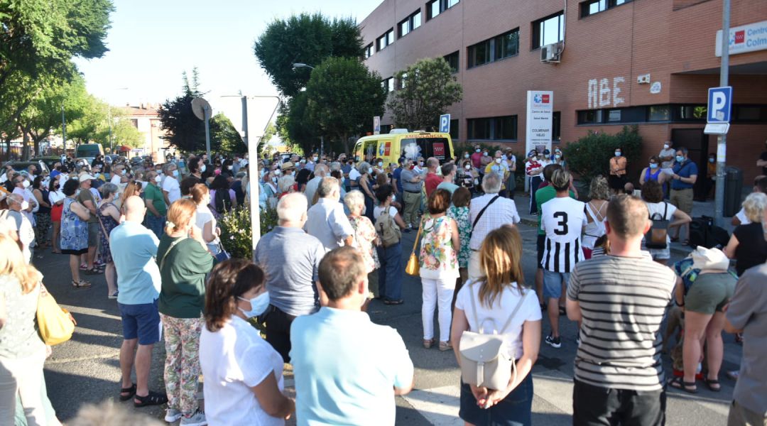 Concentración frente al Centro de Salud de Colmenar Viejo Concentración frente al Centro de Salud de Colmenar Viejo