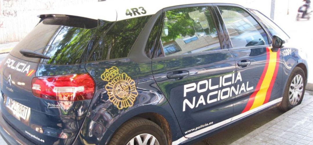 El detenido de 21 años, supestamente, había robado en un taller y una peluquería de Leganés y tenía antecedetes por hecho similares. El detenido de 21 años, supestamente, había robado en un taller y una peluquería de Leganés y tenía antecedetes por hecho similares.