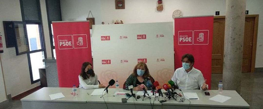 Javier Ayala, uno de los candidatos a las primarias del PSOE-M, junto con las alcaldesas de Getafe y Alcorcón, que ya le han mostrado su apoyo Javier Ayala, uno de los candidatos a las primarias del PSOE-M, junto con las alcaldesas de Getafe y Alcorcón, que ya le han mostrado su apoyo