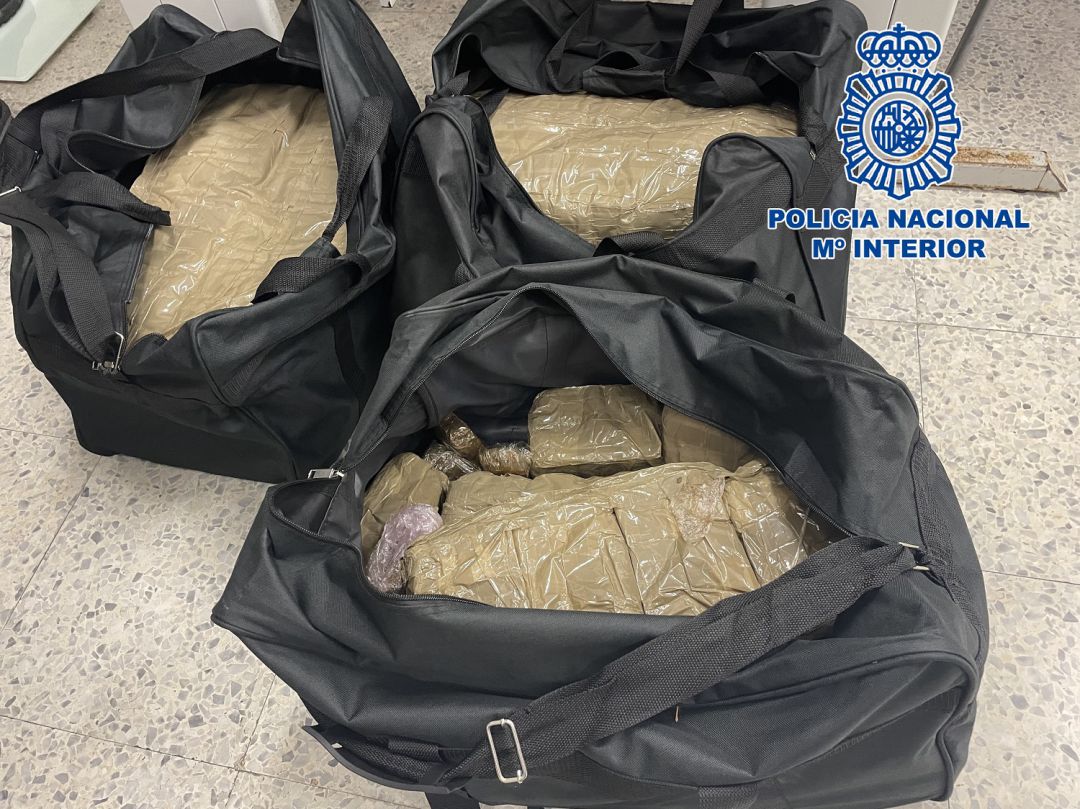 Droga intervenida por la Policía. Droga intervenida por la Policía.