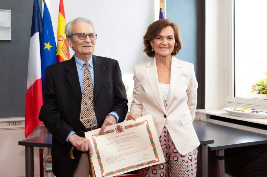 La vicepresidenta del Gobierno, Carmen Calvo con Juan Romero Romero, el cordobés que se ha convertido a sus 101 años, en el úlitmo español superviviente de Mauthausen La vicepresidenta del Gobierno, Carmen Calvo con Juan Romero Romero, el cordobés que se ha convertido a sus 101 años, en el úlitmo español superviviente de Mauthausen