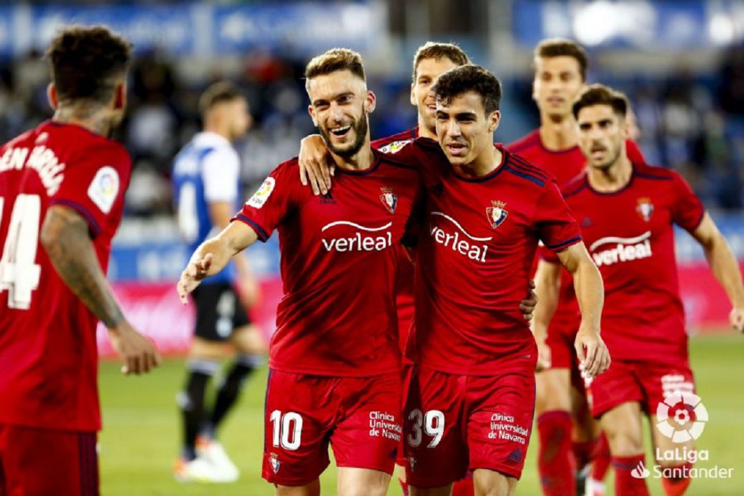 Torres celebra el gol en Mendizorroza junto a sus compañeros Torres celebra el gol en Mendizorroza junto a sus compañeros