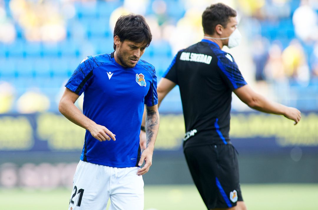 Silva durante el calentamiento antes de lesionarse Silva durante el calentamiento antes de lesionarse