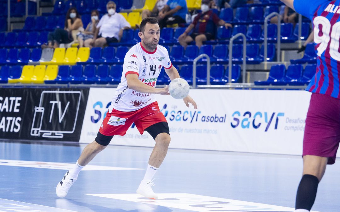 El equipo navero cae 44-34 en el Palau ante el Barcelona ofreciendo una sensacional imagen El equipo navero cae 44-34 en el Palau ante el Barcelona ofreciendo una sensacional imagen