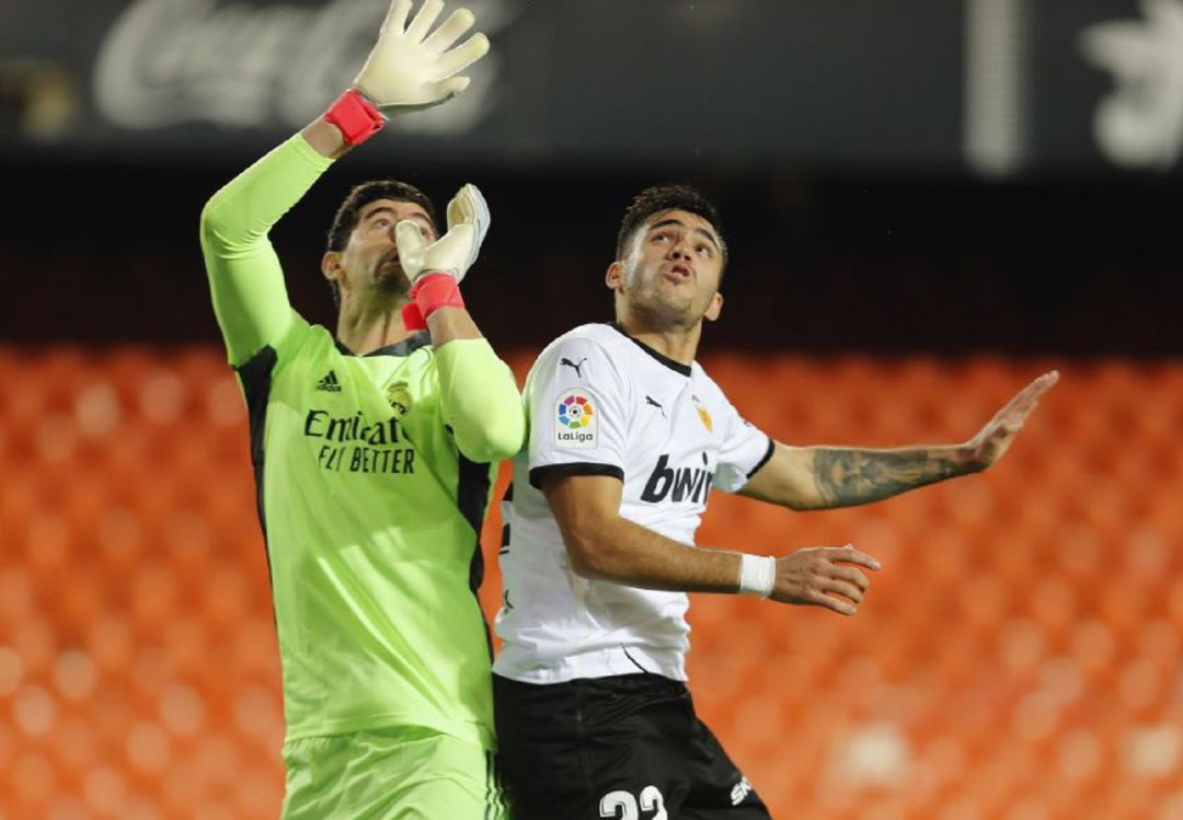 Maxi Gómez y Courtois Maxi Gómez y Courtois