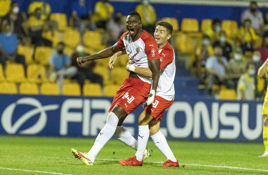 Sadiq celebrando el segundo gol de la noche. Sadiq celebrando el segundo gol de la noche.