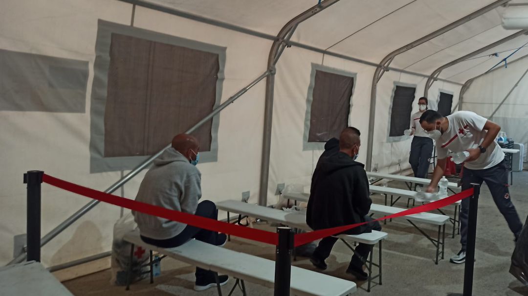 Atención a migrantes en el Puerto de Alicante Atención a migrantes en el Puerto de Alicante