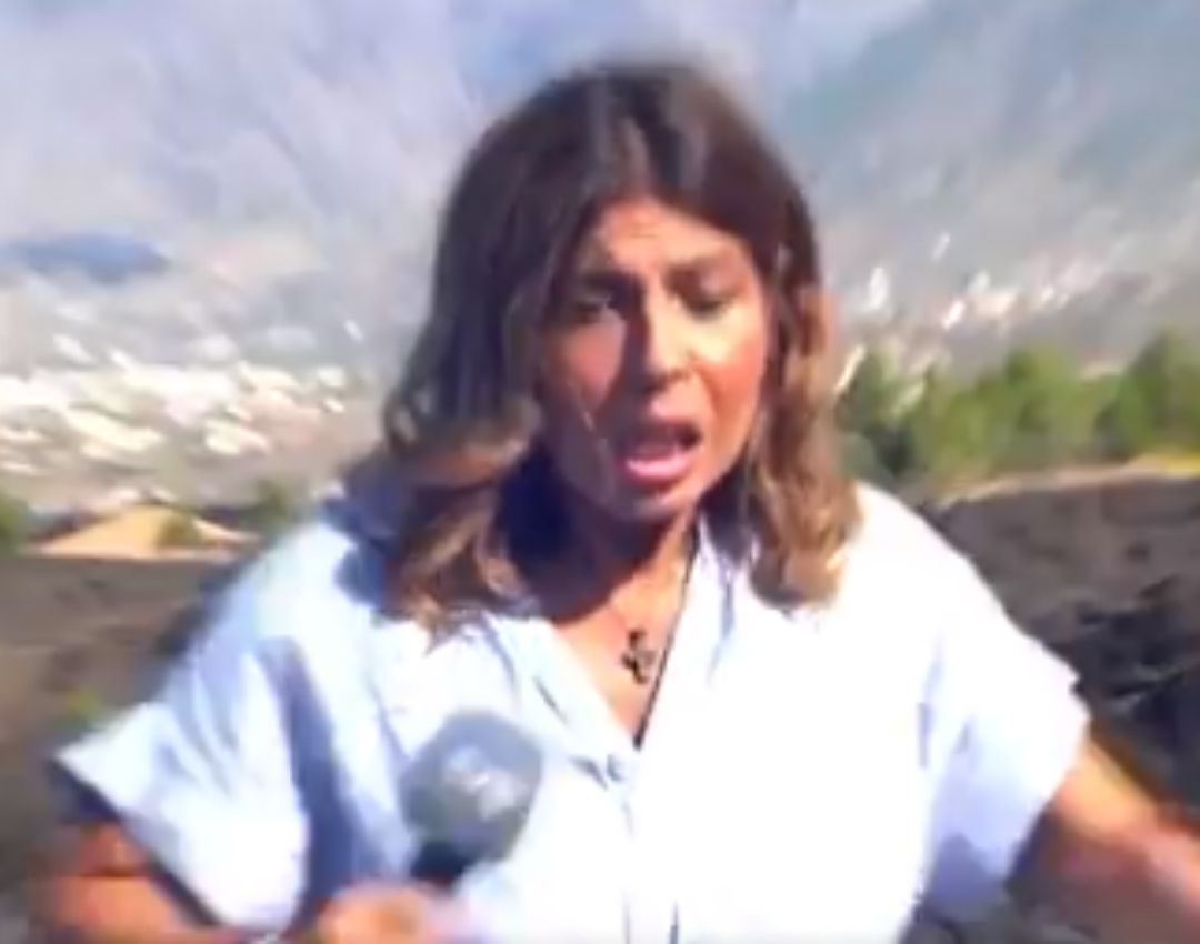 Así vive una reportera el terremoto en La Palma (captura de vídeo). Así vive una reportera el terremoto en La Palma (captura de vídeo).