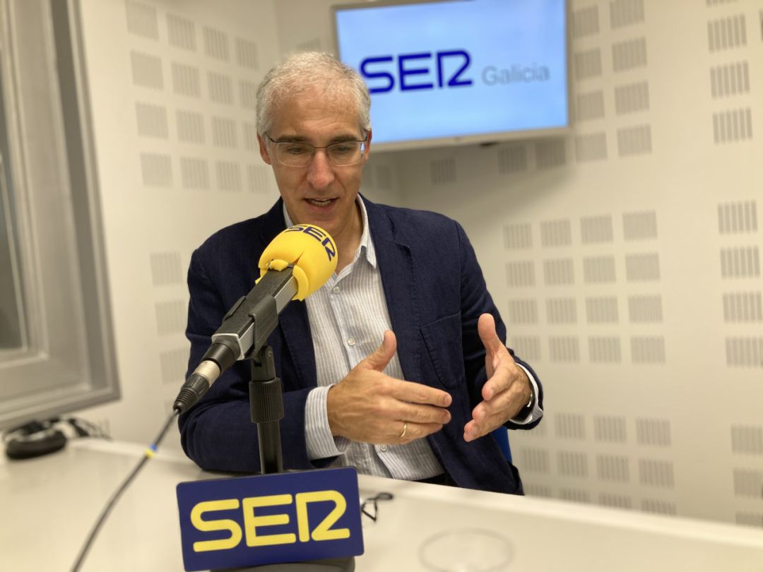 El vicepresidente segundo de la Xunta y conselleiro de Economía e Industria, Francisco Conde, en los estudios de Radio Galicia. El vicepresidente segundo de la Xunta y conselleiro de Economía e Industria, Francisco Conde, en los estudios de Radio Galicia.