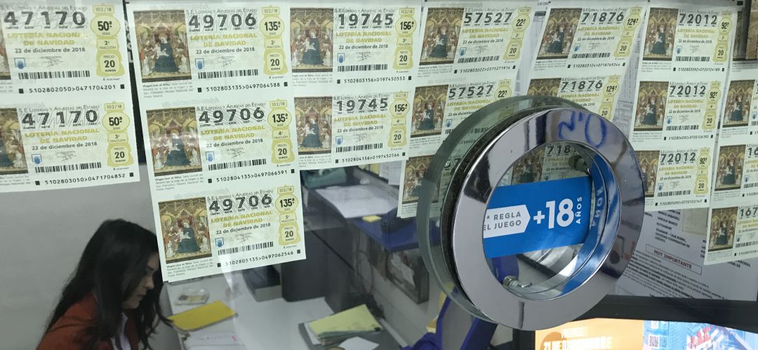 Ventanilla de una administración de loterías. Ventanilla de una administración de loterías.
