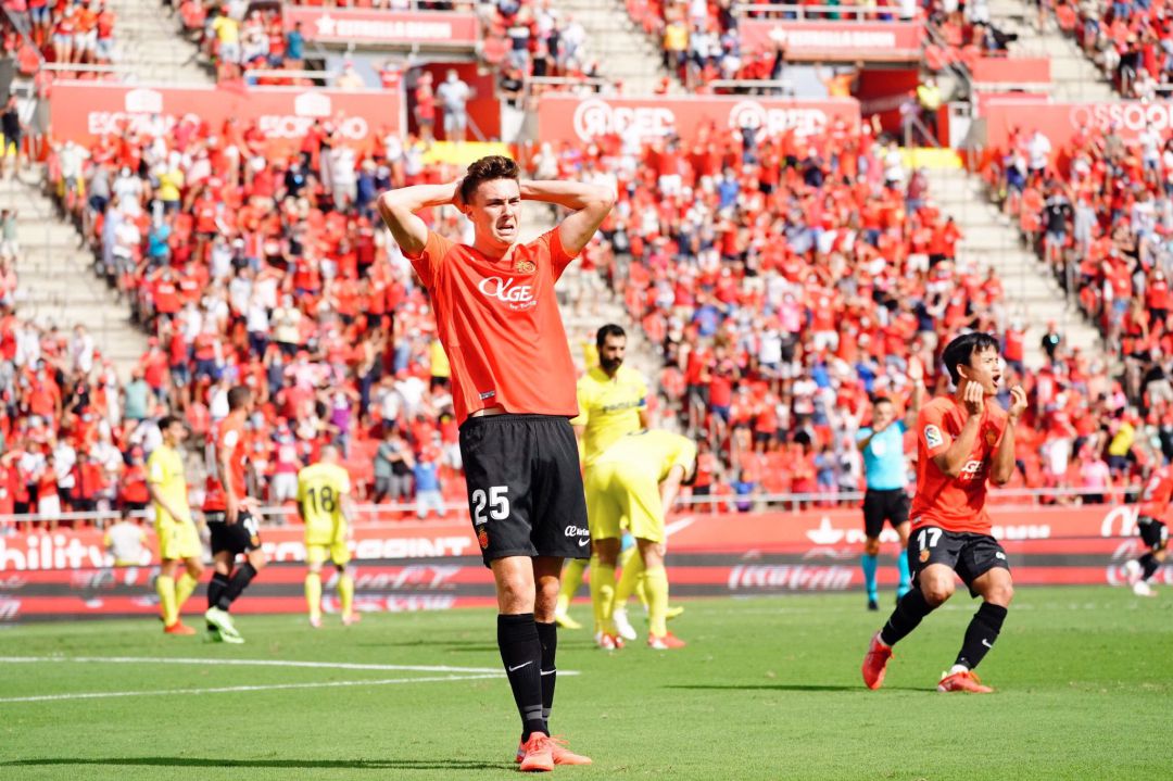 Mattew Hoppe lamenta un gol anulado Mattew Hoppe lamenta un gol anulado