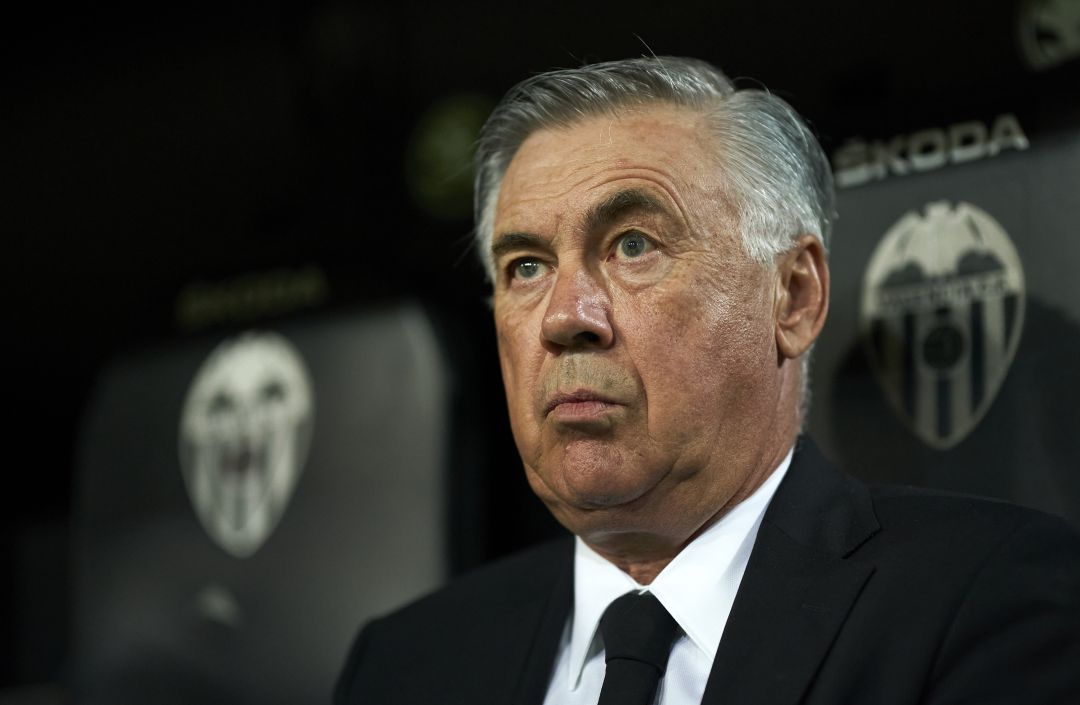 Carlo Ancelotti en el banquillo de Mestalla Carlo Ancelotti en el banquillo de Mestalla