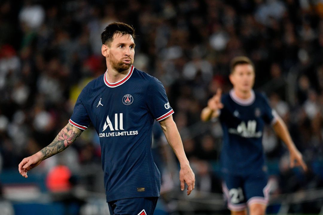 Leo Messi, durante el partido contra el Lyon. Leo Messi, durante el partido contra el Lyon.