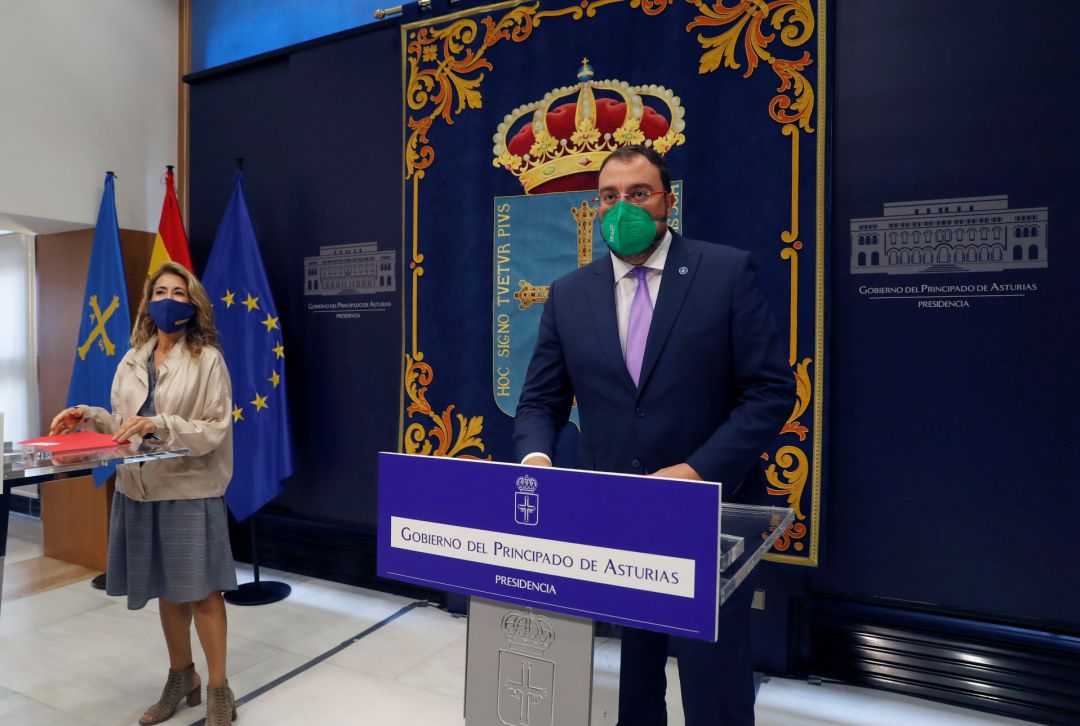 La ministra y el presidente asturiano, tras la reunión mantenida en Oviedo La ministra y el presidente asturiano, tras la reunión mantenida en Oviedo