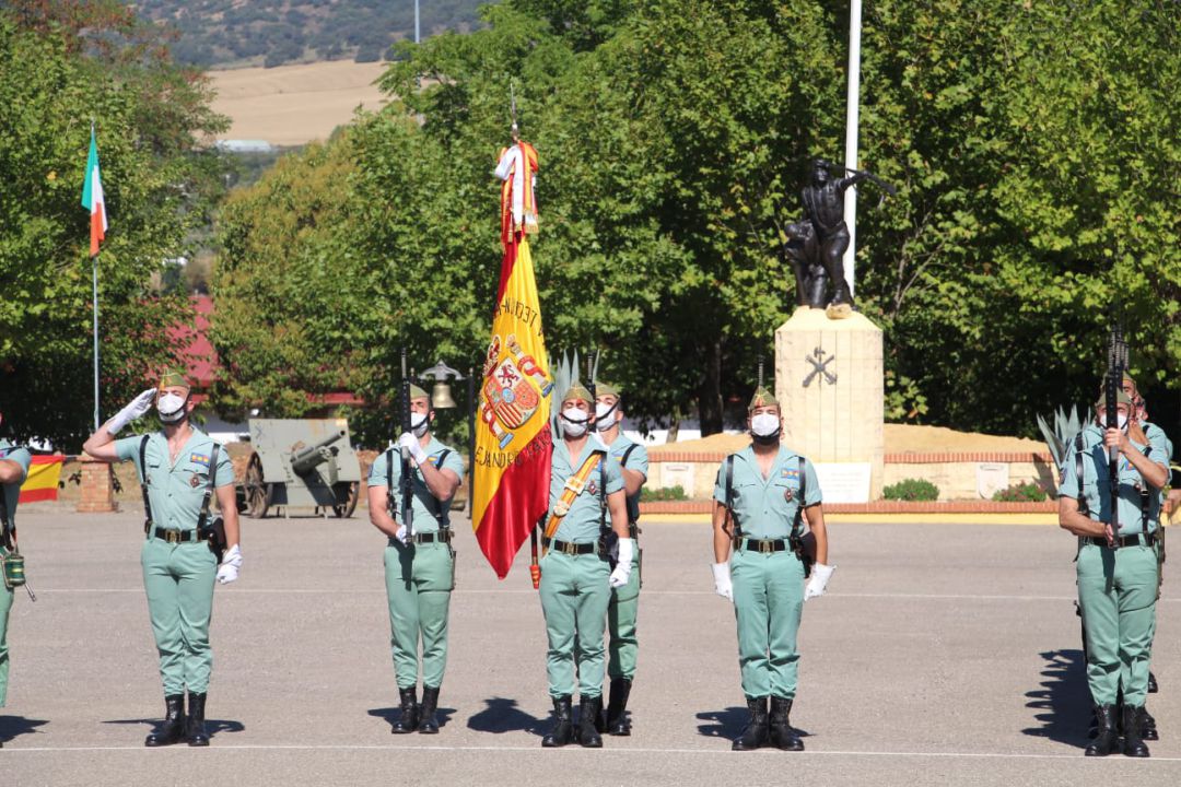 La parada militar ha consistido en un acto solemne en el que, una vez formada la fuerza, se ha realizado la lectura del Real Decreto de creación de Legión La parada militar ha consistido en un acto solemne en el que, una vez formada la fuerza, se ha realizado la lectura del Real Decreto de creación de Legión