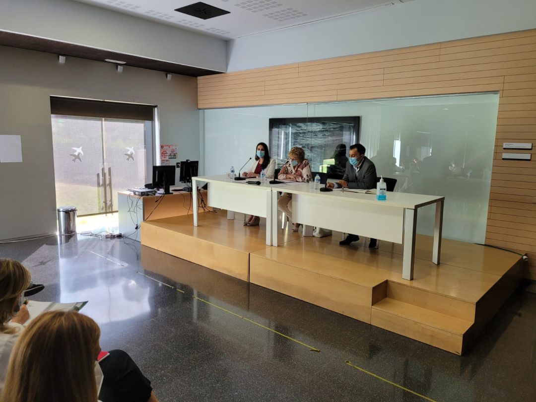 Reunión entre la consellera Ana Barceló y el Comité de Empresa y Junta de Personal del Hospital de Dénia. Reunión entre la consellera Ana Barceló y el Comité de Empresa y Junta de Personal del Hospital de Dénia.
