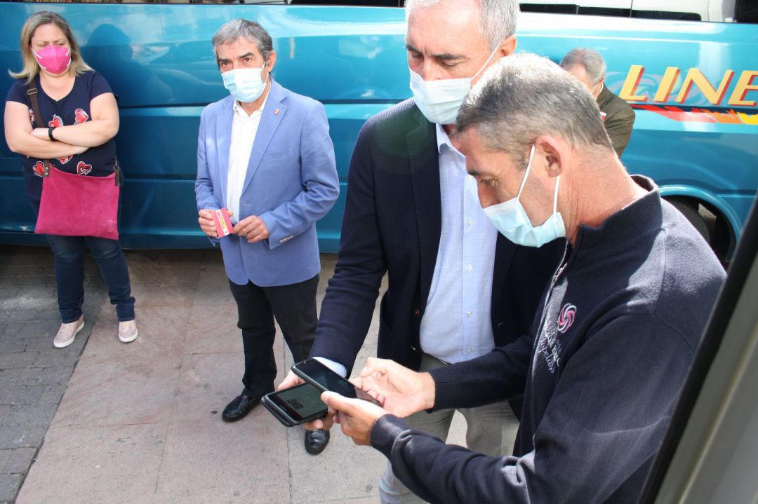 La Junta implanta el bono rural de transporte gratuito en 53 localidades de la zona de Sepúlveda La Junta implanta el bono rural de transporte gratuito en 53 localidades de la zona de Sepúlveda