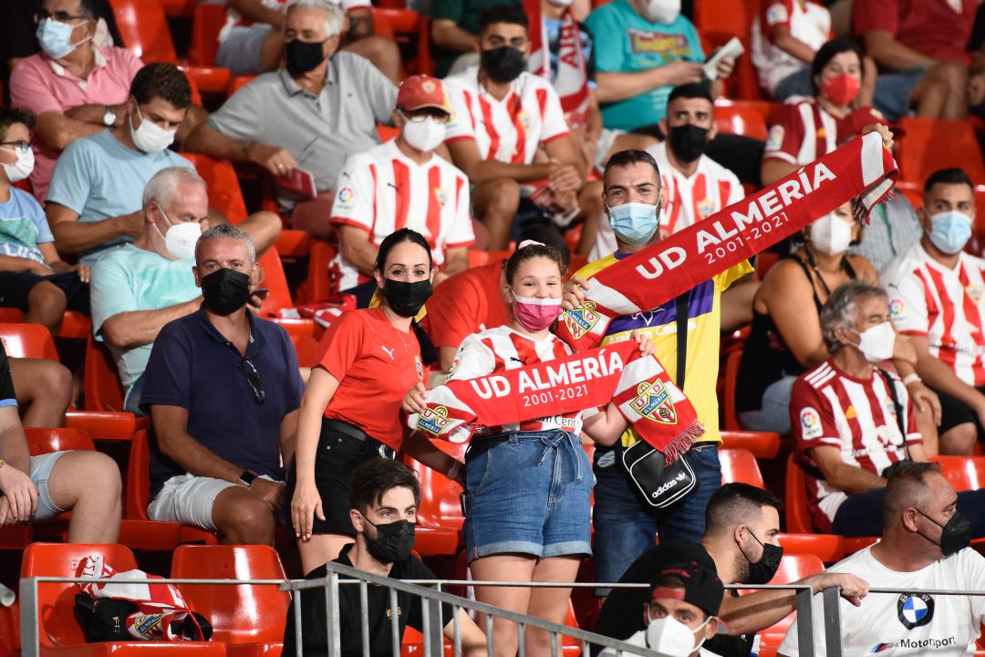 Abonados del Almería en el Almería-Málaga. Abonados del Almería en el Almería-Málaga.