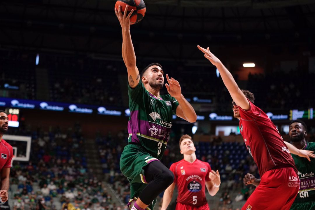 El Unicaja venció con solvencia en su estreno liguero en la vuelta de la afición al Carpena. El Unicaja venció con solvencia en su estreno liguero en la vuelta de la afición al Carpena.
