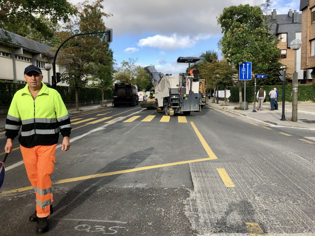 De lunes a viernes, corte total de tráfico del eje de Esmaltaciones a Mendizorroza por el reasfaltado integral del tramo De lunes a viernes, corte total de tráfico del eje de Esmaltaciones a Mendizorroza por el reasfaltado integral del tramo