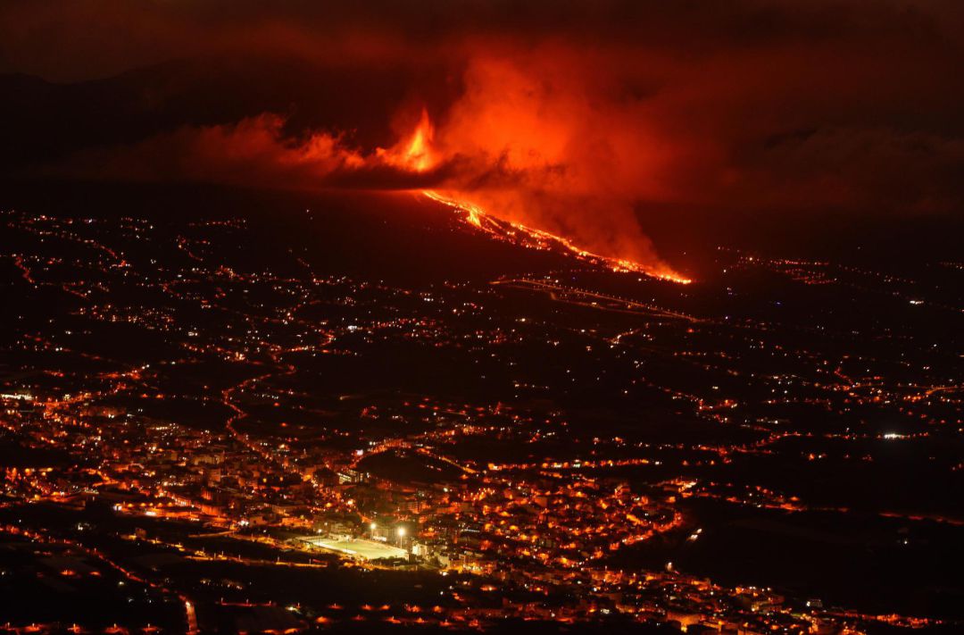 Una erupción volcánica ha comenzado esta tarde de domingo en los alrededores de Las Manchas, en El Paso (La Palma). Una erupción volcánica ha comenzado esta tarde de domingo en los alrededores de Las Manchas, en El Paso (La Palma).