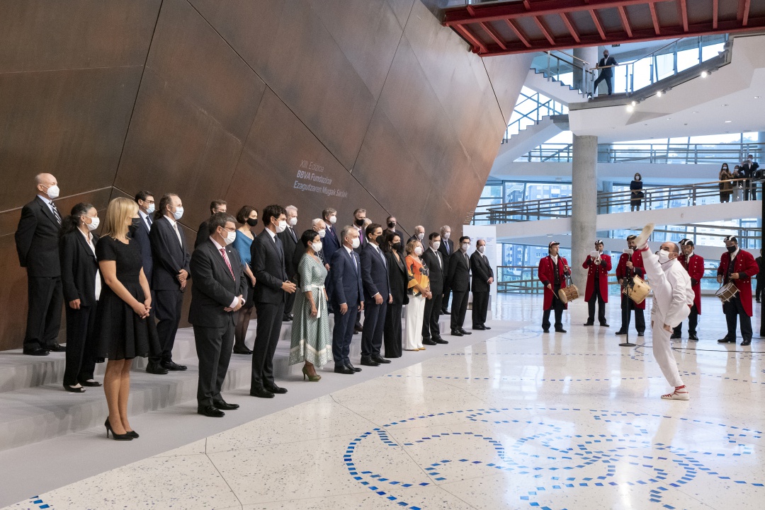 Aurresku en honor a los galardonados en los premios Fronteras del Conocimiento Aurresku en honor a los galardonados en los premios Fronteras del Conocimiento