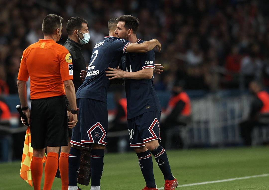 Messi es sustituido por Achraf el pasado domingo ante el Olympique de Lyon Messi es sustituido por Achraf el pasado domingo ante el Olympique de Lyon