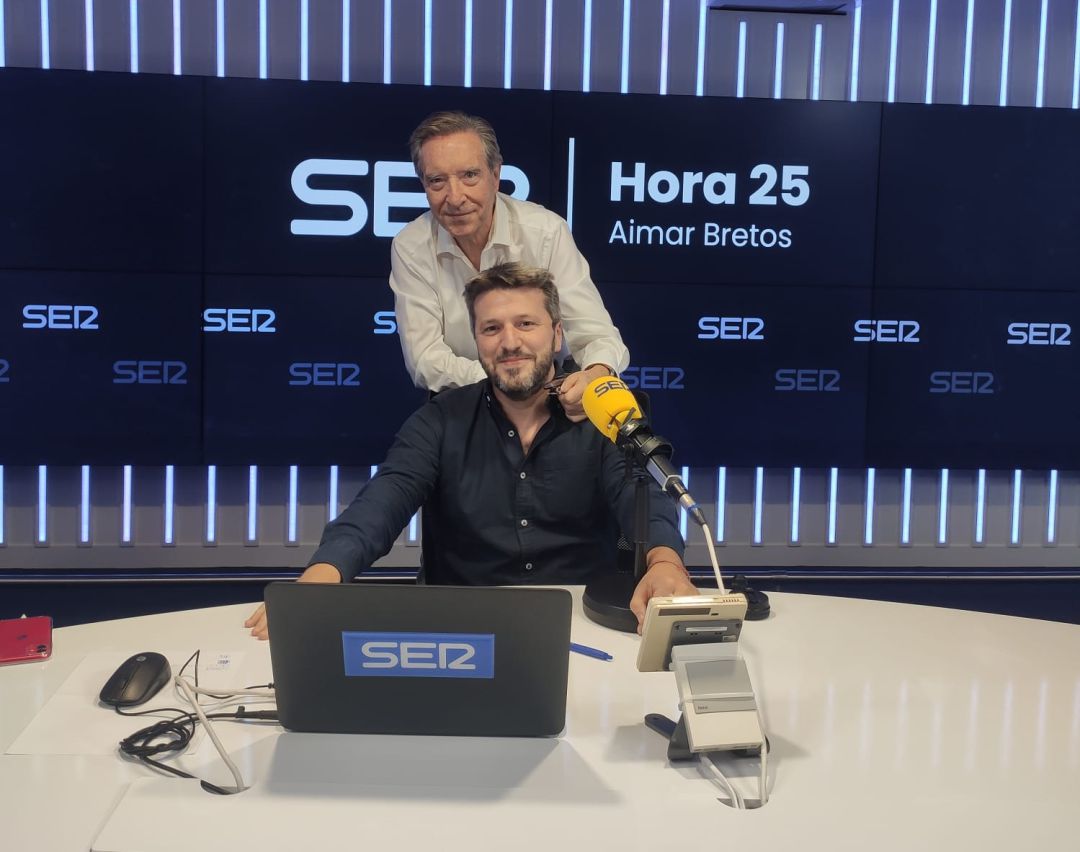 Iñaki Gabilondo y Aimar Bretos este martes en el estudio de la SER Iñaki Gabilondo y Aimar Bretos este martes en el estudio de la SER