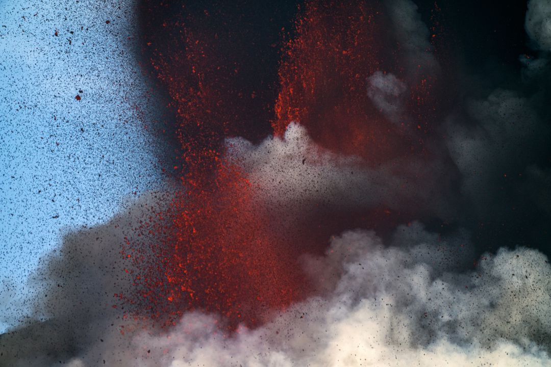 Erupción del volcán Etna, en Sicilia, este martes. Erupción del volcán Etna, en Sicilia, este martes.
