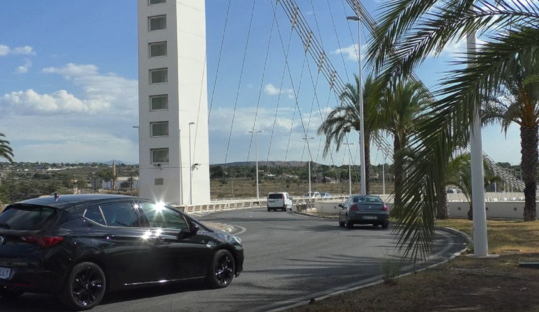 Rotonda del puente del Bimil·lenari Rotonda del puente del Bimil·lenari