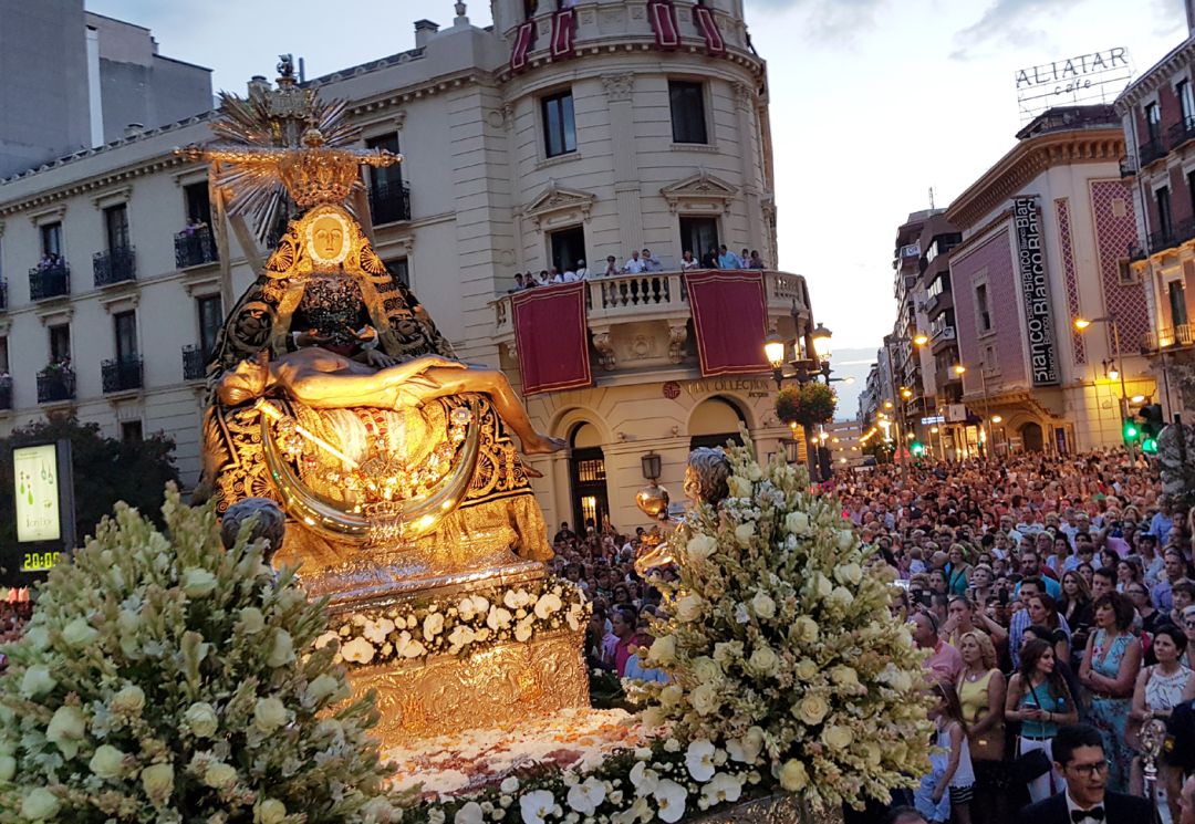 Imagen de archivo de la procesión de la Virgen de las Angustias en Granada Imagen de archivo de la procesión de la Virgen de las Angustias en Granada