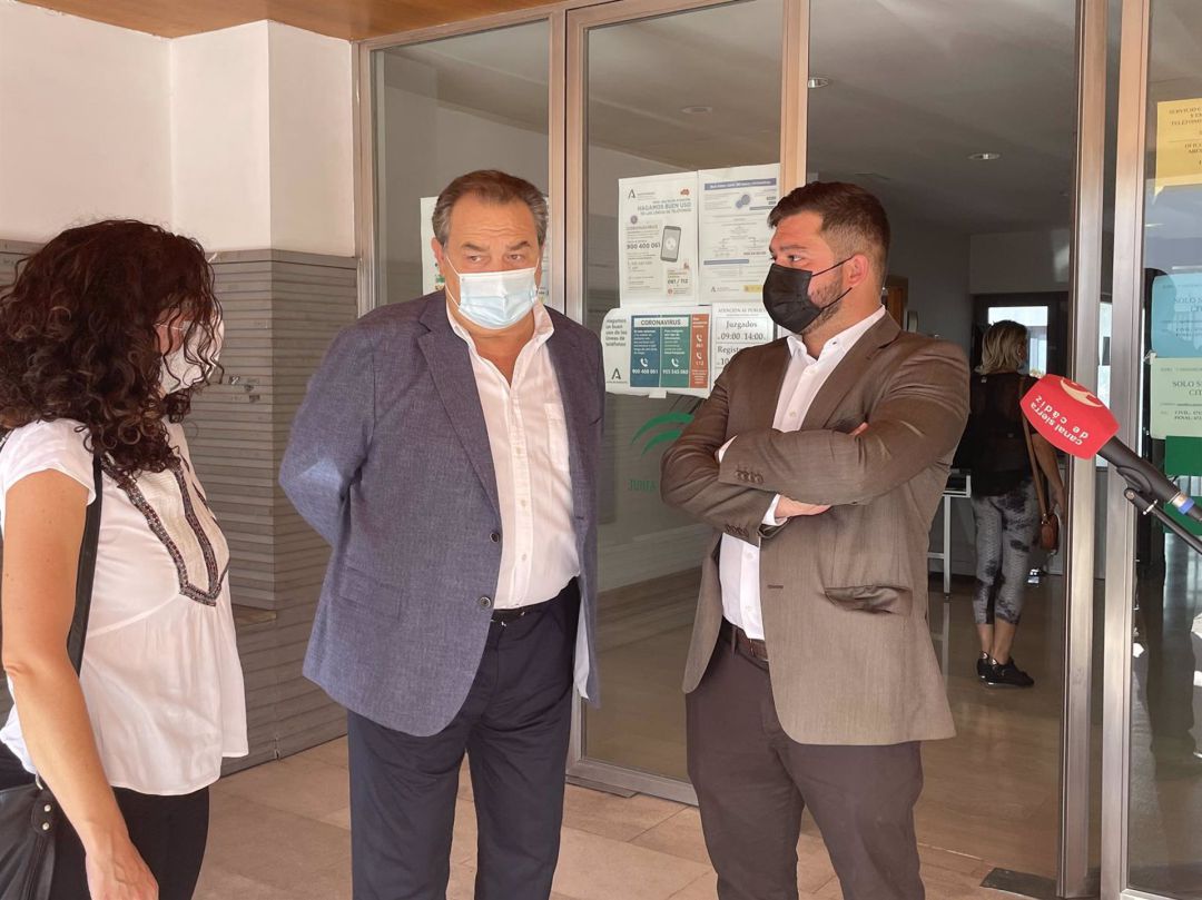 El delegado territorial de Regeneración, Justicia y Administración Local en Cádiz, Miguel Rodríguez, durante su visita a Arcos El delegado territorial de Regeneración, Justicia y Administración Local en Cádiz, Miguel Rodríguez, durante su visita a Arcos