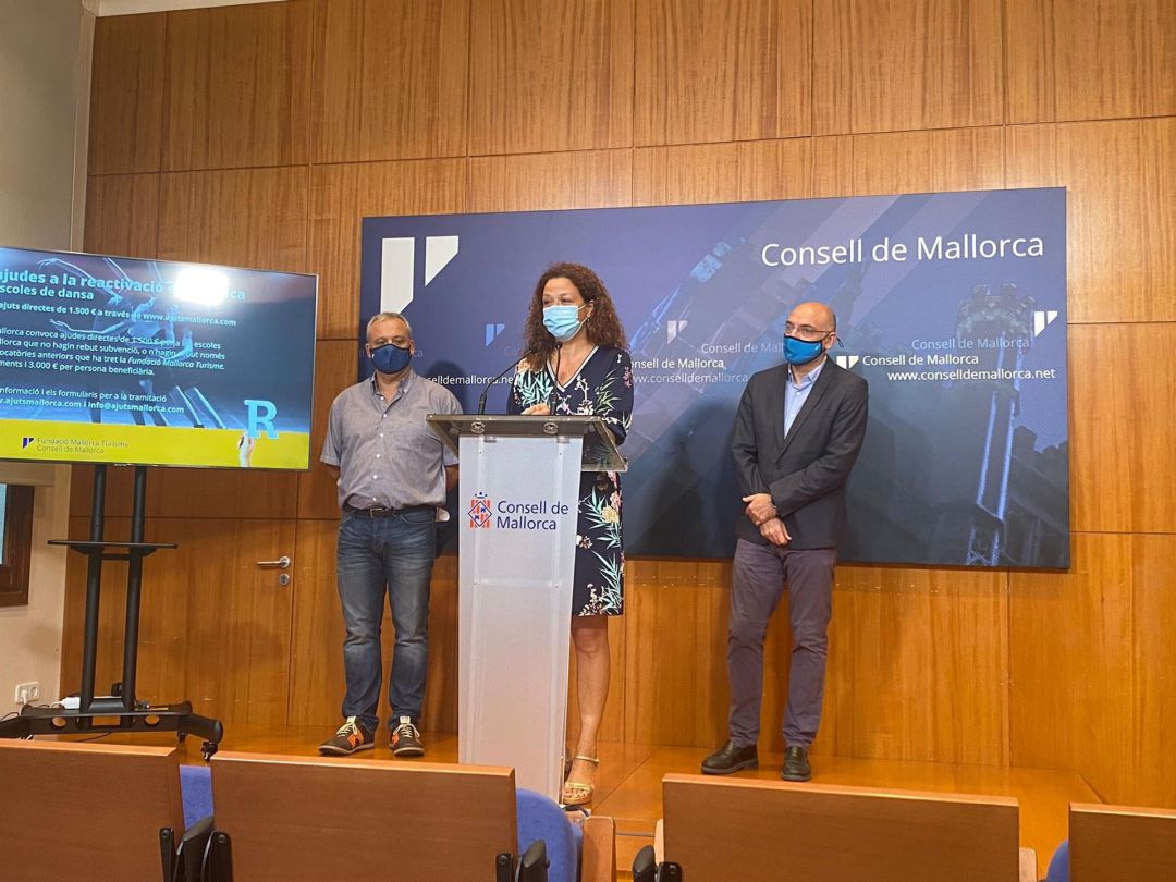 La presidenta del Consell, Catalina Cladera, en rueda de prensa. La presidenta del Consell, Catalina Cladera, en rueda de prensa.