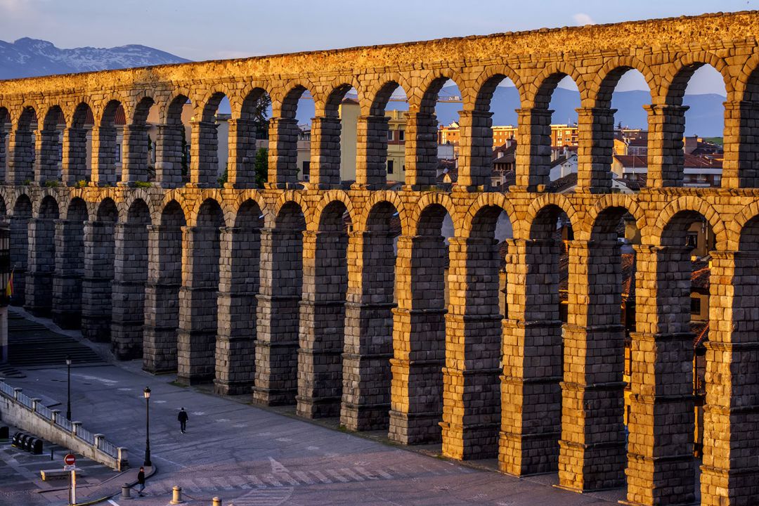 Acueducto de Segovia al amanecer Acueducto de Segovia al amanecer