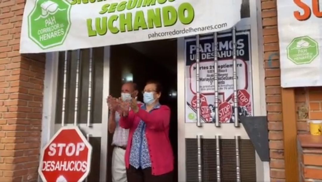María y Antonio celebran la paralización del desahucio María y Antonio celebran la paralización del desahucio
