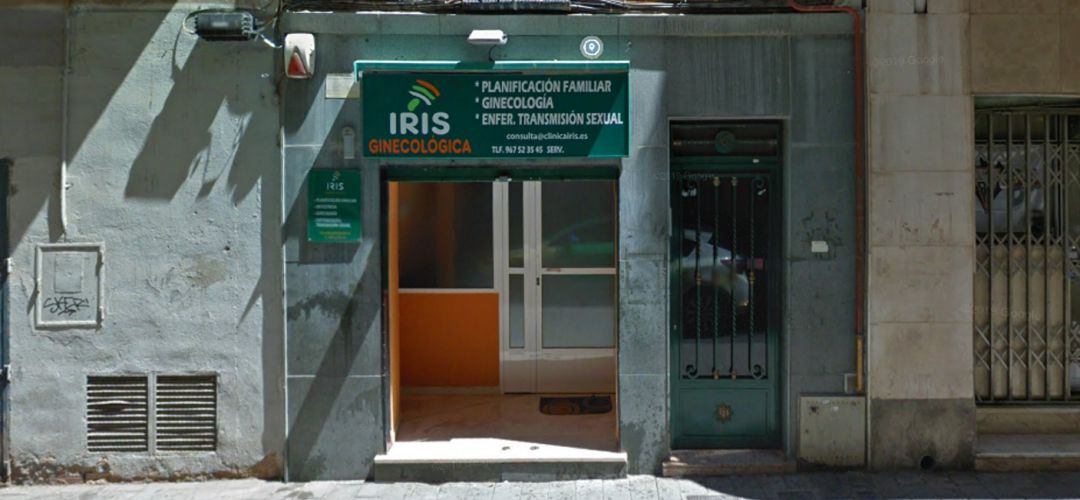 Fachada de la Clínica Iris Fachada de la Clínica Iris
