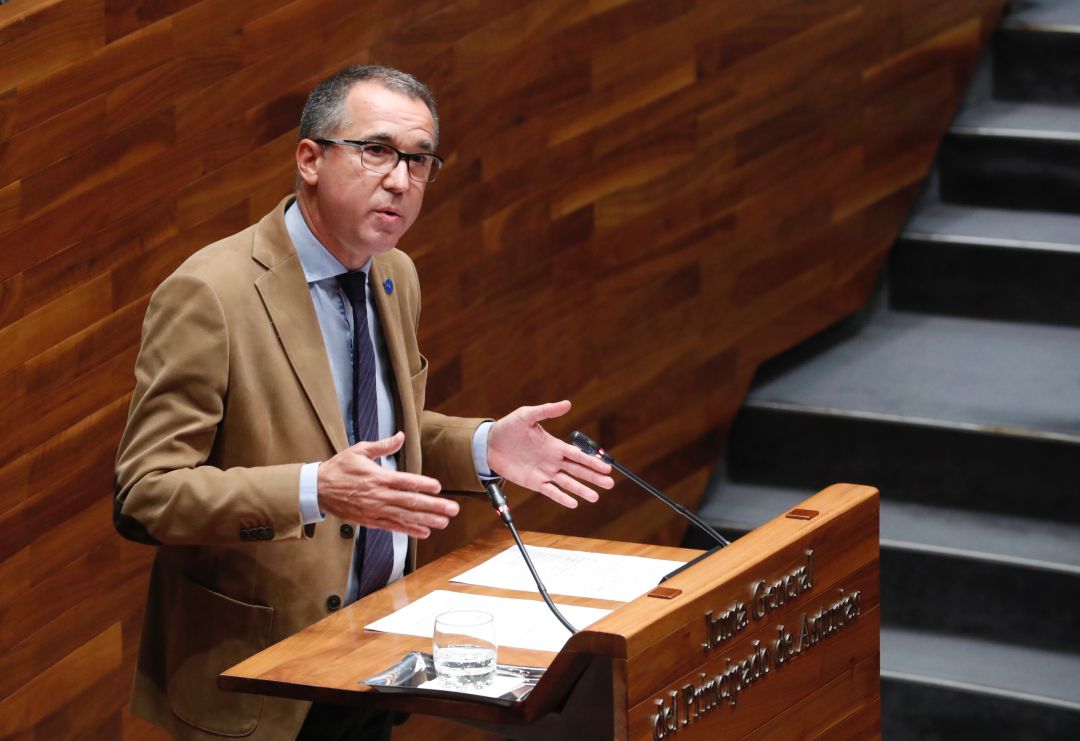 Pablo Fernández durante su intervención en el pleno de la Junta Pablo Fernández durante su intervención en el pleno de la Junta