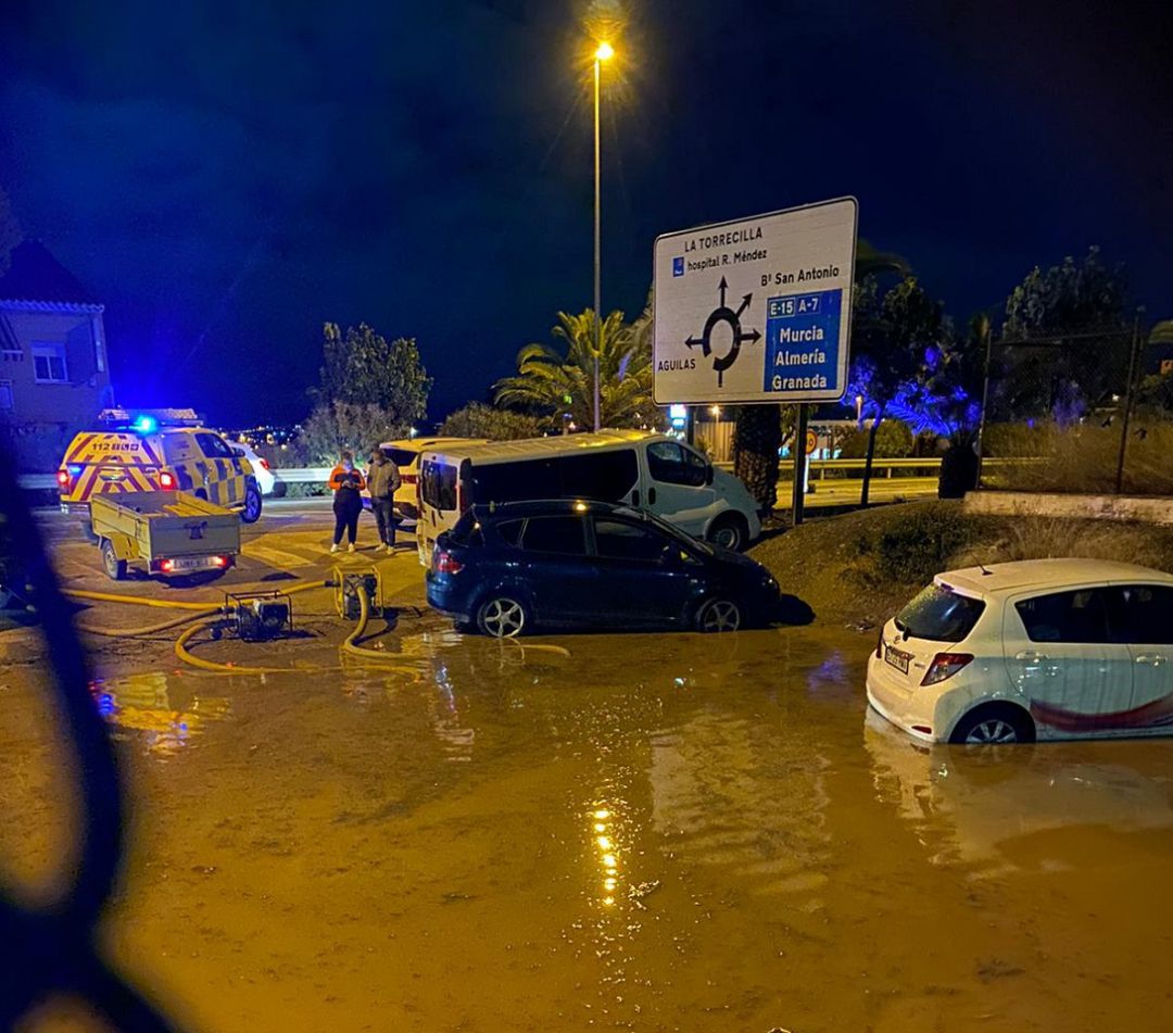 Tromba de agua en Lorca.La lluvia dejó anoche en Lorca un total 32 litros, 16 de los cuales descargaron en tan solo cinco minutos Tromba de agua en Lorca.La lluvia dejó anoche en Lorca un total 32 litros, 16 de los cuales descargaron en tan solo cinco minutos