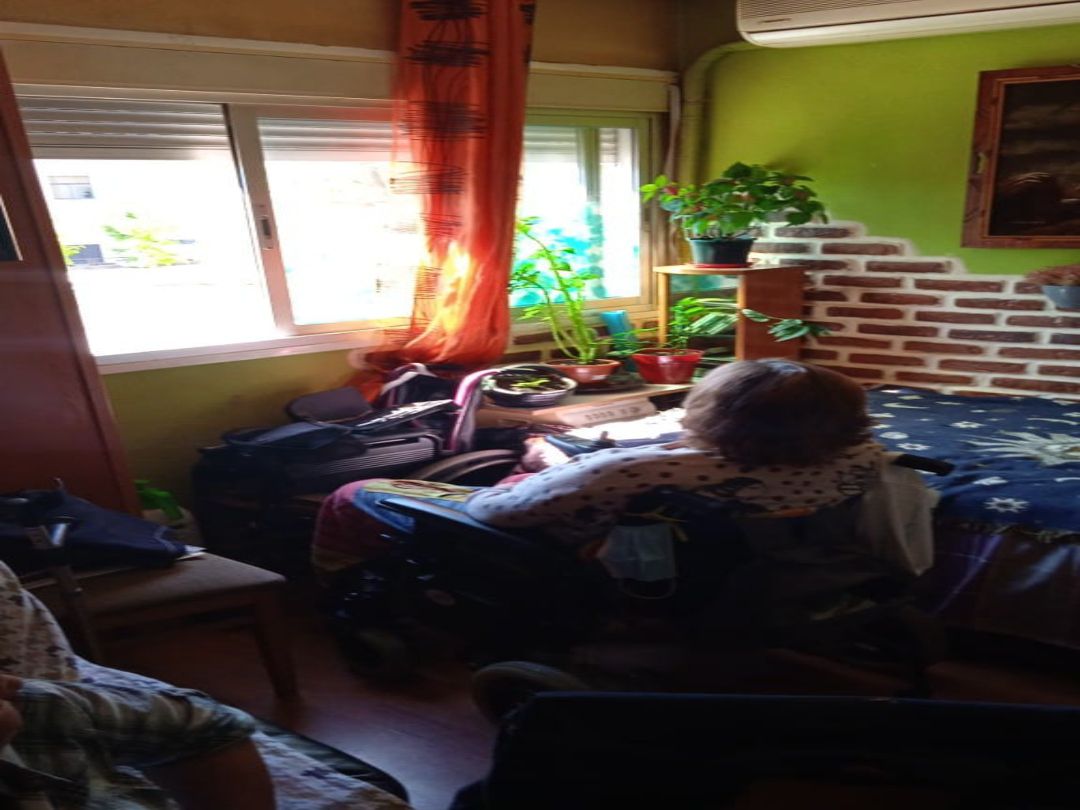 Lidia, cerca de la ventana, aunque no puede ver la calle desde hace 14 meses Lidia, cerca de la ventana, aunque no puede ver la calle desde hace 14 meses