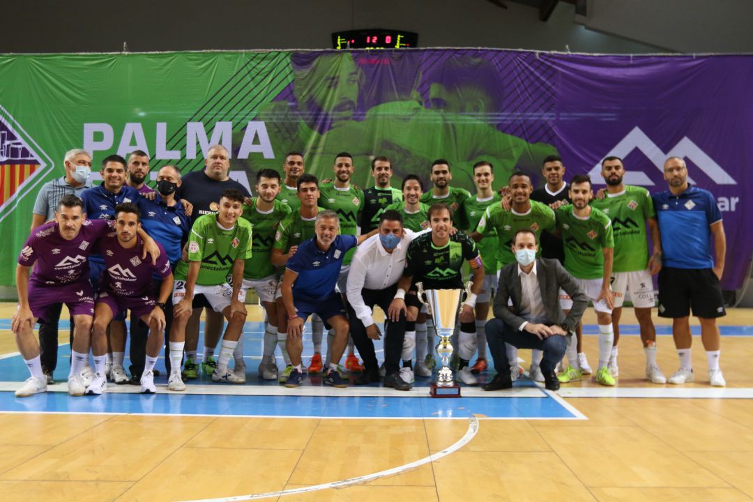 El Palma Futsal celebra la victoria ante el Barça en el Trofeu Ciutat de Palma. El Palma Futsal celebra la victoria ante el Barça en el Trofeu Ciutat de Palma.